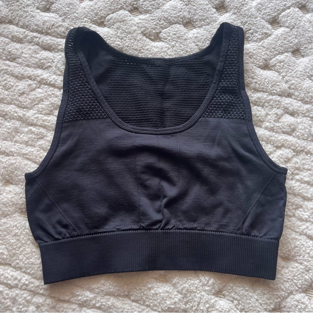 Fabletics Musetta Seamless Sports Bra Black Open Mesh Fabric Women’s medium - Picture 4 of 8